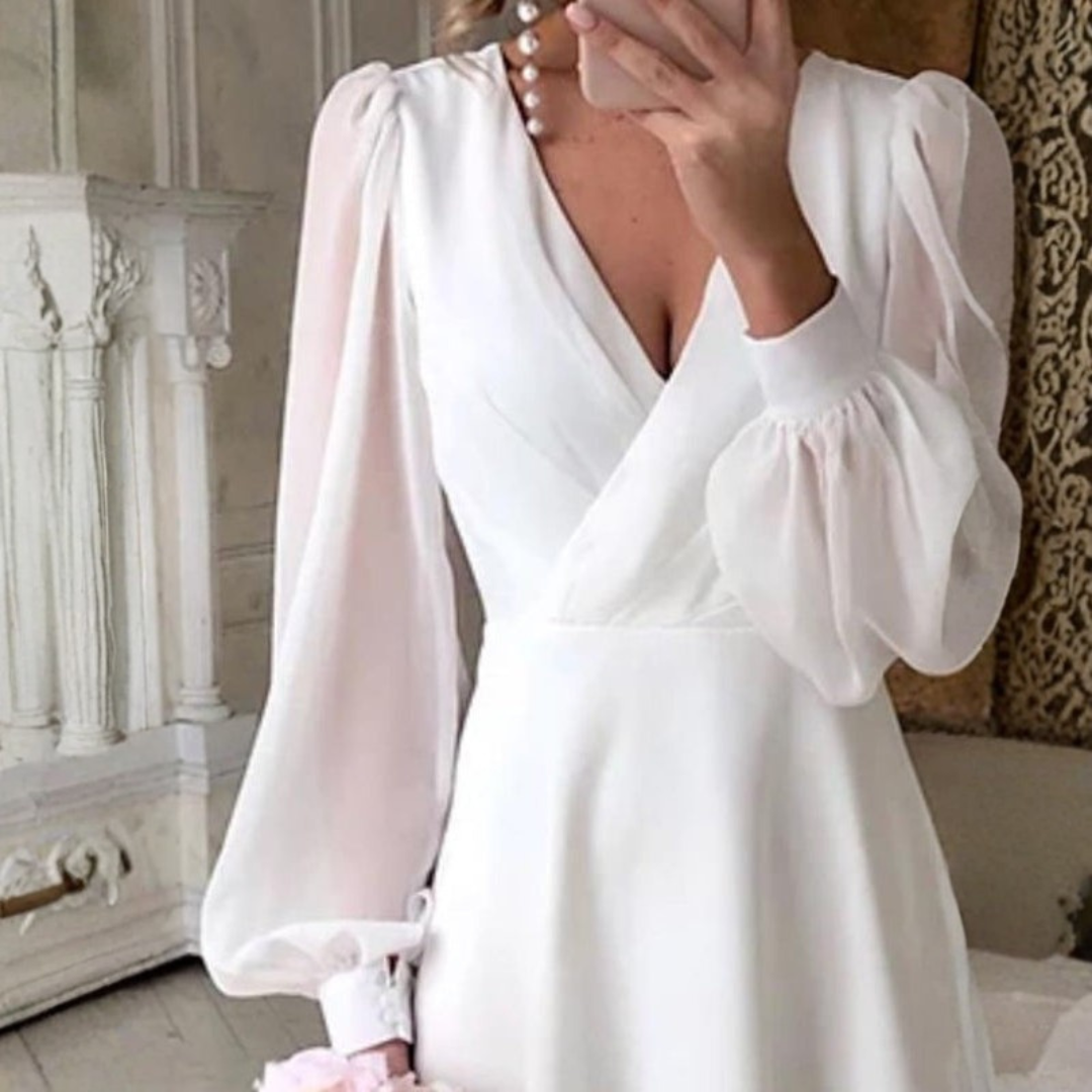 Elegante Trouwjurk met V-hals en Flatterend Silhouet