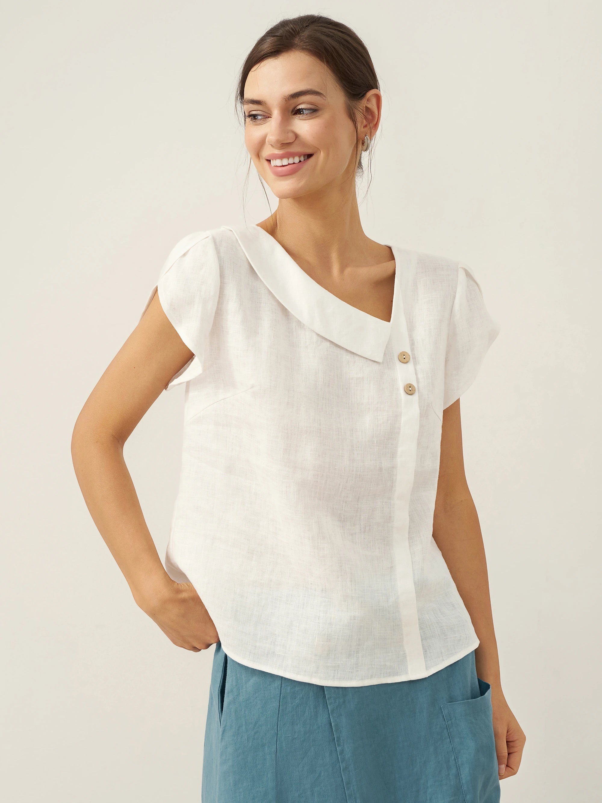 Luchtige Linnen Top Met Asymmetrische Mouwen
