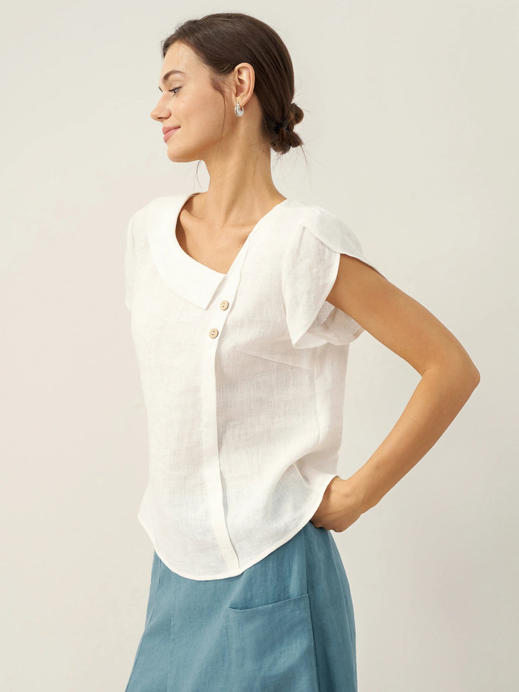 Luchtige Linnen Top Met Asymmetrische Mouwen